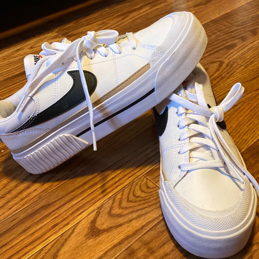 Nike women court legacy lift size 7.5